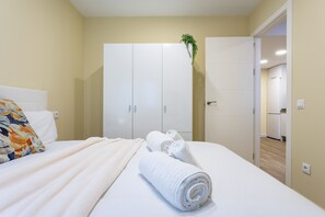 1 habitación, tabla de planchar con plancha, wifi gratis y ropa de cama 