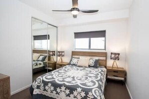 4 bedrooms, desk, iron/ironing board, free WiFi