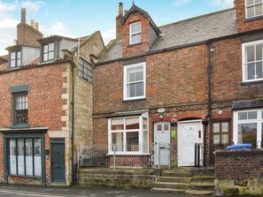 Exterior - 4 bedroom accommodation in Whitby (Whitby)