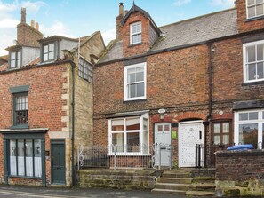 Exterior - 4 bedroom accommodation in Whitby (Whitby)