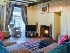 Fireplace - 4 bedroom accommodation in Whitby (Whitby)