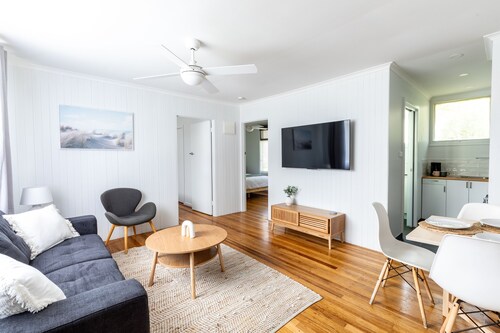 Freshly Renovated! 600m to Main Beach w/ carport