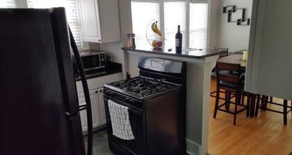 Grosse Pointe Cozy★ ★Downtown Detroit Close