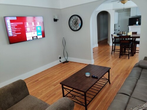 Grosse Pointe Cozy★ ★Downtown Detroit Close