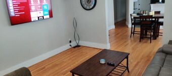 Grosse Pointe Cozy★ ★Downtown Detroit Close