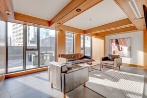 Smart TV, fireplace, books - Cozy DT Fantastic Amenities View Private Parking (Calgary)