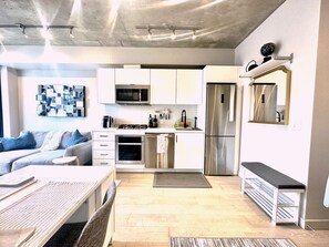 Interior - Cozy DT Fantastic Amenities View Private Parking (Calgary)