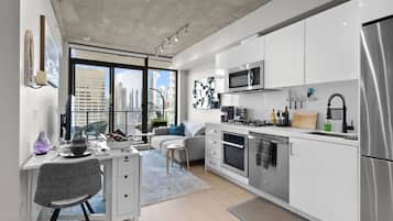 Fridge, microwave, oven, stovetop