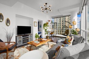 TV, fireplace