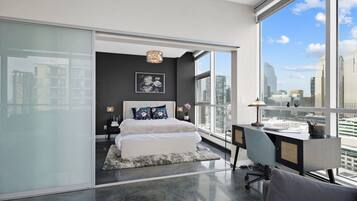 2 bedrooms, desk, travel crib, free WiFi