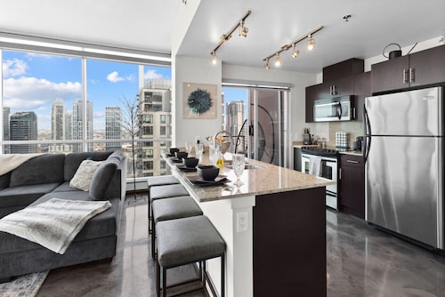 Urbanest - Spectacular Views & Amenities Downtown