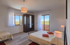 5 bedrooms, travel crib, free WiFi, bed sheets