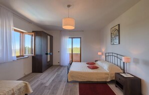 5 bedrooms, travel crib, free WiFi, bed sheets