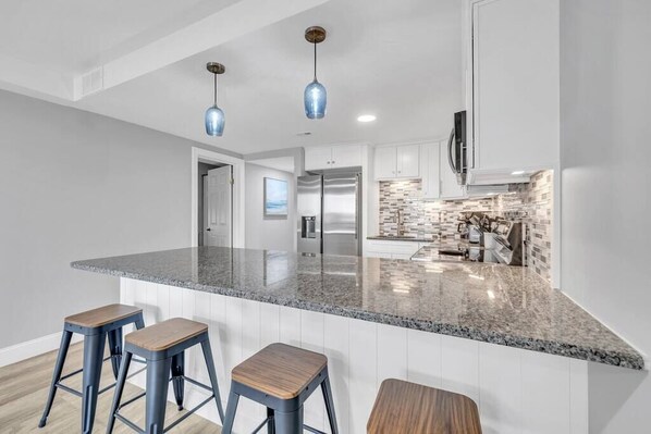 Fridge, microwave, oven, stovetop - 3 BR Coastal Getaway w/Pool (Myrtle Beach)