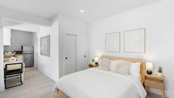 Desk, iron/ironing board, travel cot, WiFi