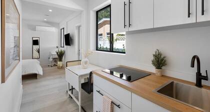 Dania Private Studio | Minutes to Dania Beach