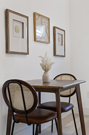 Dining - Stylish & Cozy Studio – Private Getaway (Fort Lauderdale)