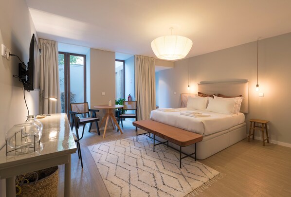 1 bedroom, iron/ironing board, internet, bed sheets