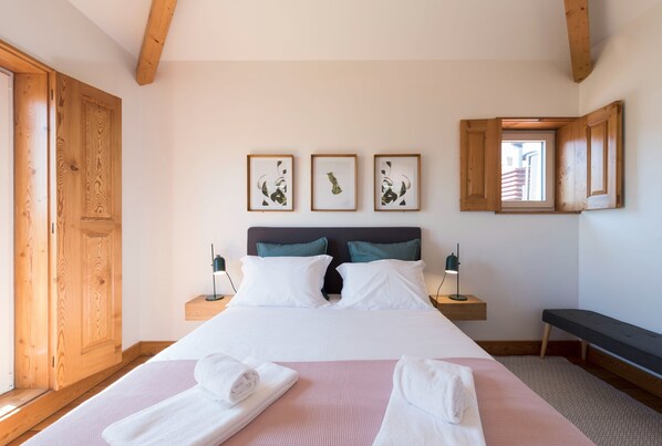 2 habitaciones, tabla de planchar con plancha, internet y ropa de cama 