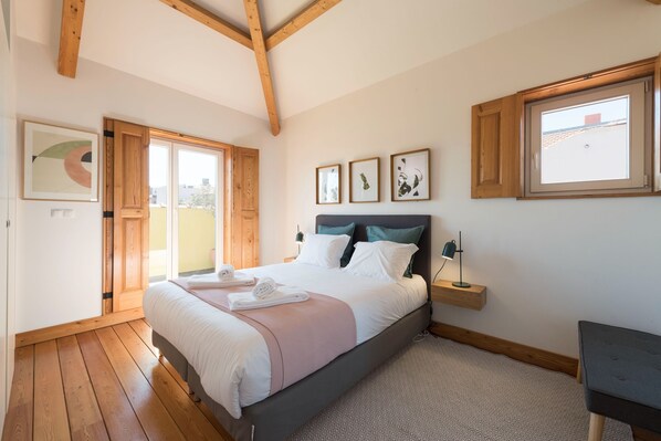 2 bedrooms, iron/ironing board, Internet, bed sheets