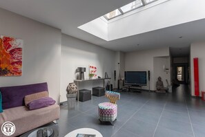 Télévision, baby-foot