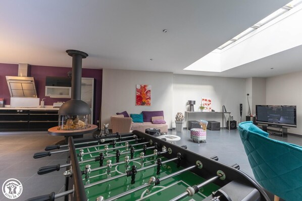 TV, table football - Le Loly - Clermont Ferrand (CLERMONT FERRAND)