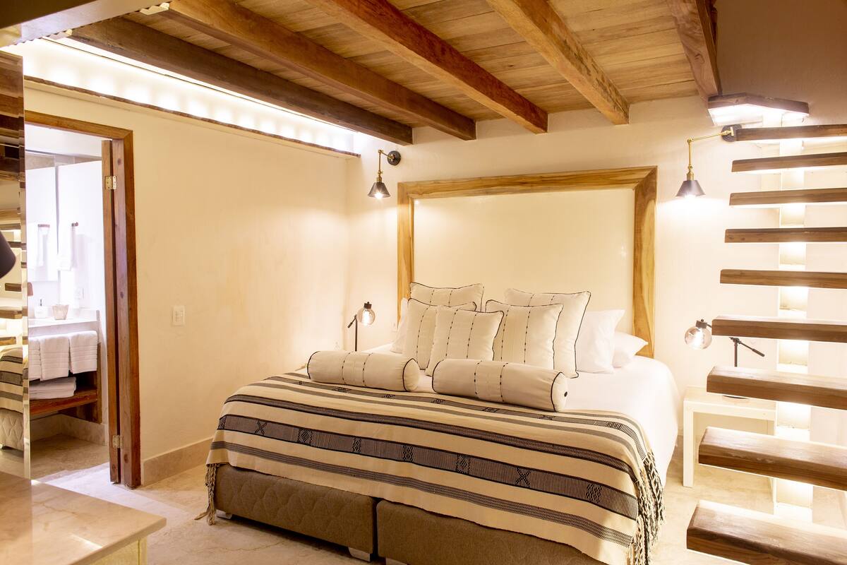 Classic Duplex | Egyptian cotton sheets, premium bedding, Select Comfort beds, minibar