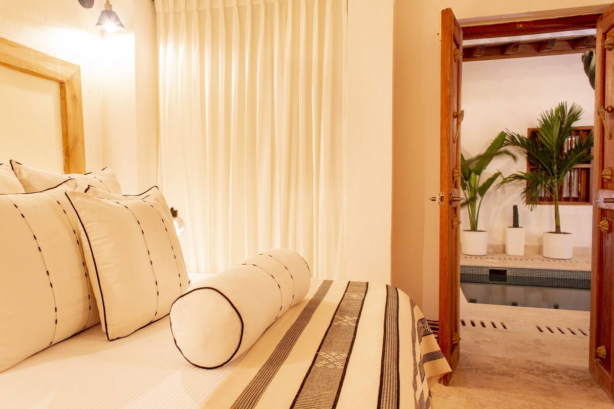 Economy Room, 1 Bedroom, Courtyard View | Egyptian cotton sheets, premium bedding, Select Comfort beds, minibar