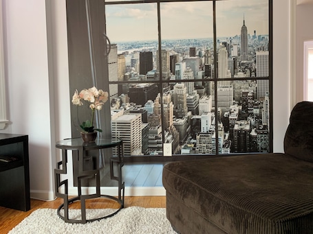 TV. Sparkling 3bdr Newark/Ironbound mins to EWR, walk to PATH