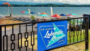 A sign for Lakeside Resort with a view of a lake and mountains in the background. - Lake Escape @ Smoky MTN Lakeside (Dandridge)