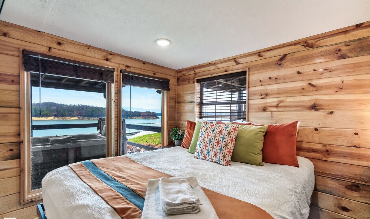 1 bedroom, travel cot, free WiFi, bed sheets