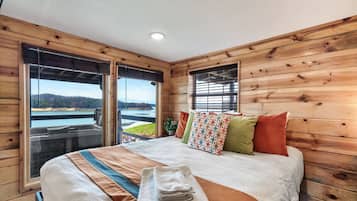 1 bedroom, travel crib, free WiFi, bed sheets