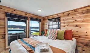 1 chambre, lit parapluie, Wi-Fi gratuit, draps fournis