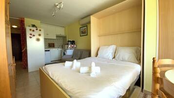 1 chambre, fer et planche Ă repasser, Wi-Fi, draps fournis