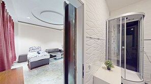 Dobbelt- eller tomannsrom – comfort | Individuelt innredet, lydisolert og sengetøy