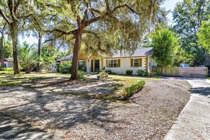 Exterior - Not too far for R&R, close to hospitals and UF (Gainesville)