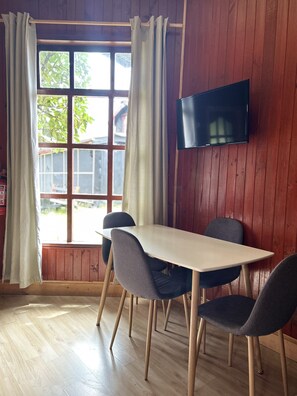 小屋 | 起居區 | 平面電視