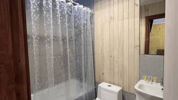 Gratis toalettartiklar och hårtork