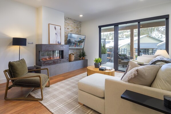Smart TV, fireplace - Timber Fox 3401 | Prime Location | Hot Tub | Private Deck (Winter Park)