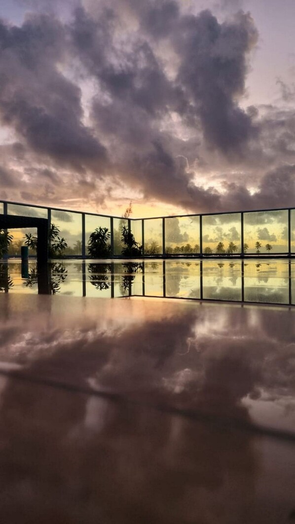 2 utomhuspooler och uppvärmd pool