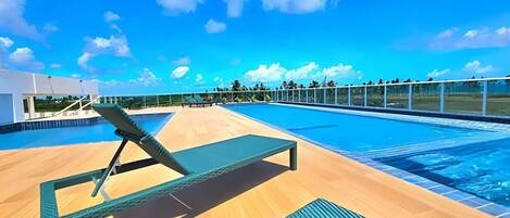 2 piscinas al aire libre, una piscina climatizada