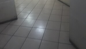 A corridor with tiled floors and doors leading to rooms. - Daya apartamentos  (Santiago)