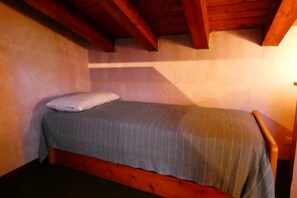 1 habitación, tabla de planchar con plancha y wifi 