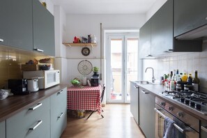 Kühlschrank, Ofen, Herdplatte, Geschirrspüler
