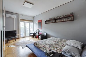 3 chambres, fer et planche à repasser, Wi-Fi, draps fournis