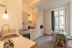 Kühlschrank, Mikrowelle, Ofen, Geschirrspüler