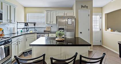 Cozy Farm House Home Located Near Main Freeways SUPER HOST on other platforms