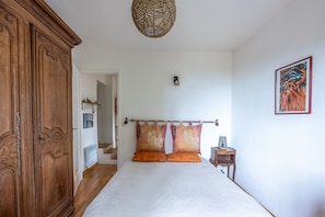 4 habitaciones, tabla de planchar con plancha y wifi gratis
