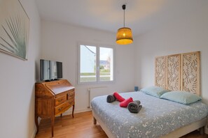 3 chambres, fer et planche à repasser, accès au Wi-Fi (inclus)