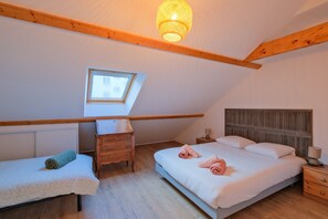 3 bedrooms, iron/ironing board, free WiFi, bed sheets